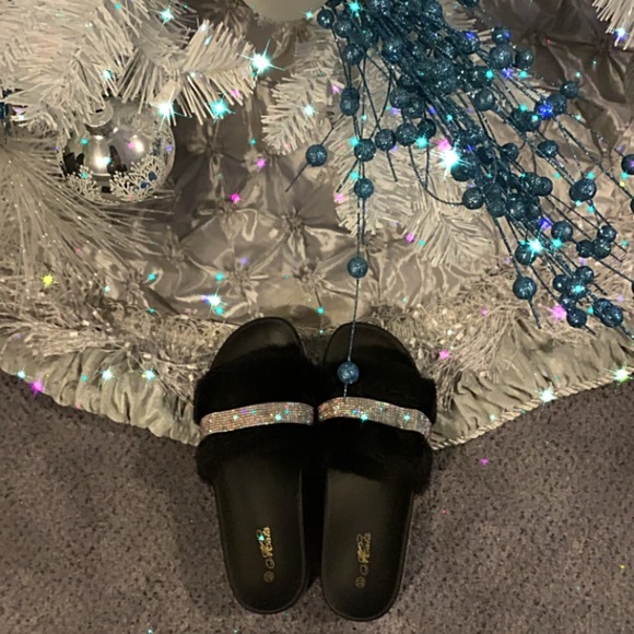 Glitter Fur Slippers - Picture 3 of 5